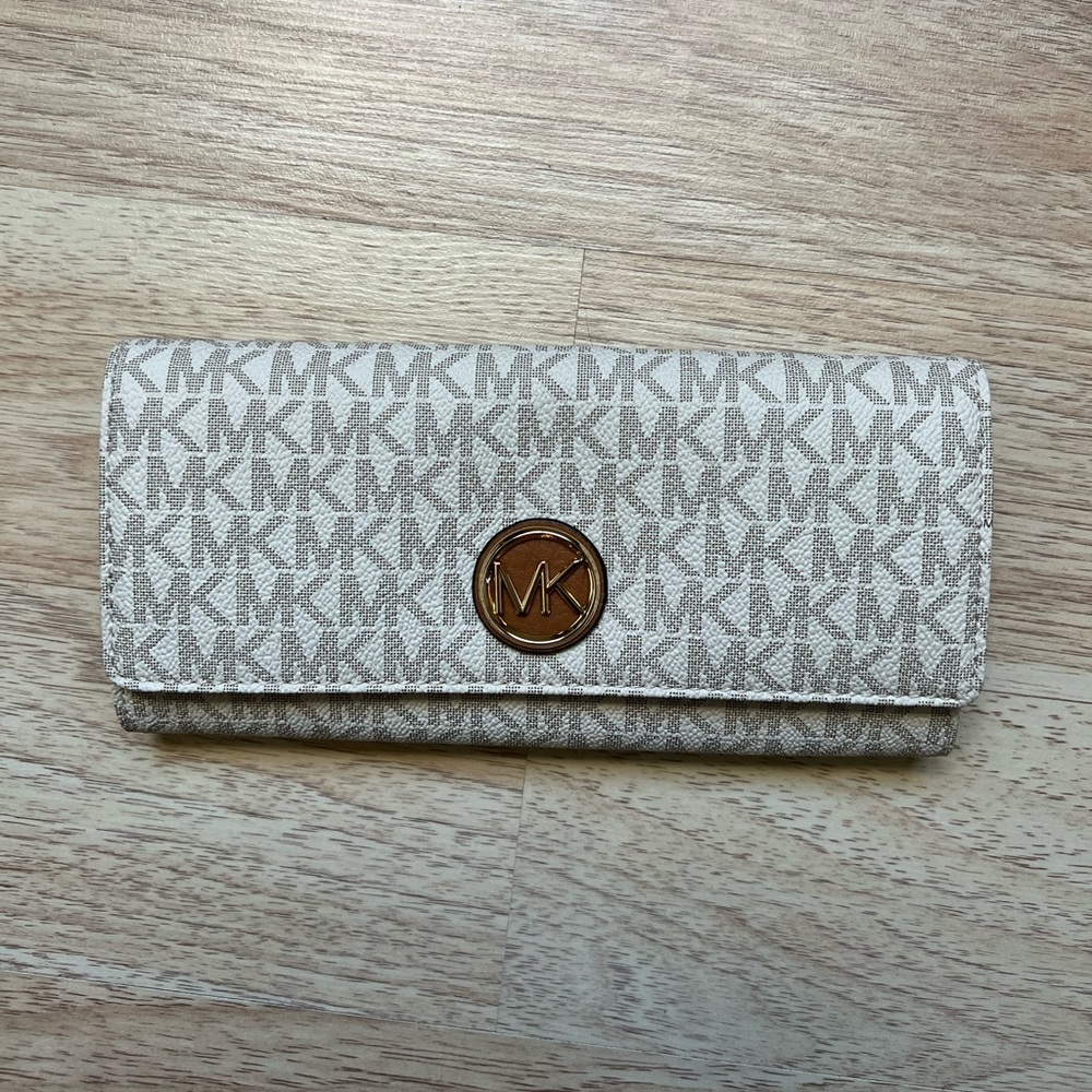 Michael Kors Fulton Flap Continental Wallet